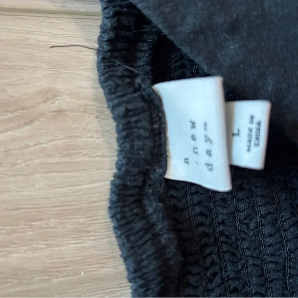 a new day Black Linen Cropped Tank - Picture 2 of 3